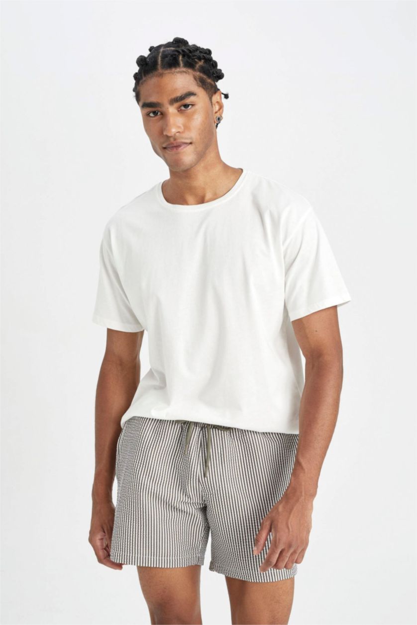 رجال كاكي شورت بحر قصير مخطط