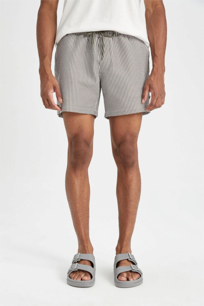 رجال كاكي شورت بحر قصير مخطط