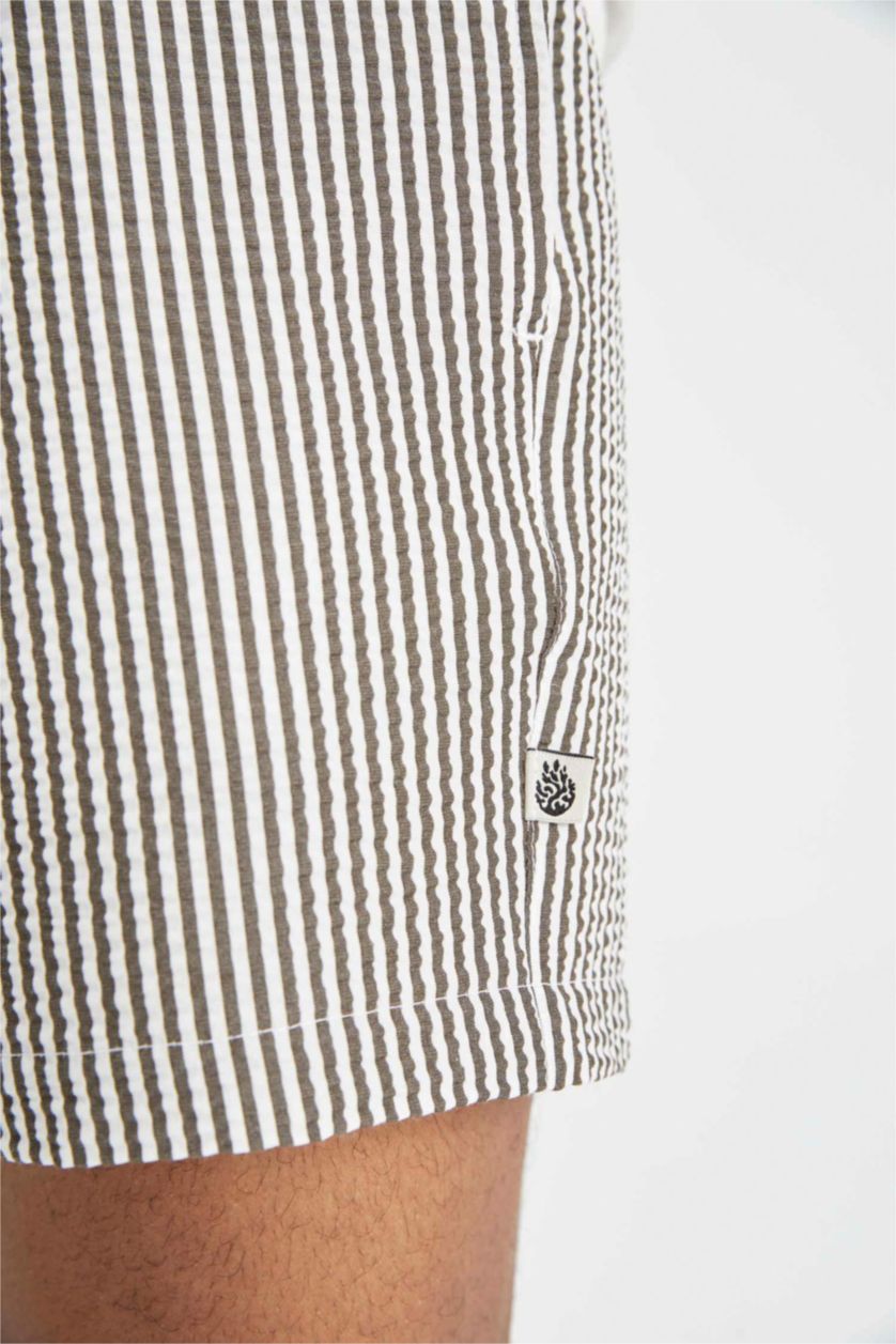 رجال كاكي شورت بحر قصير مخطط