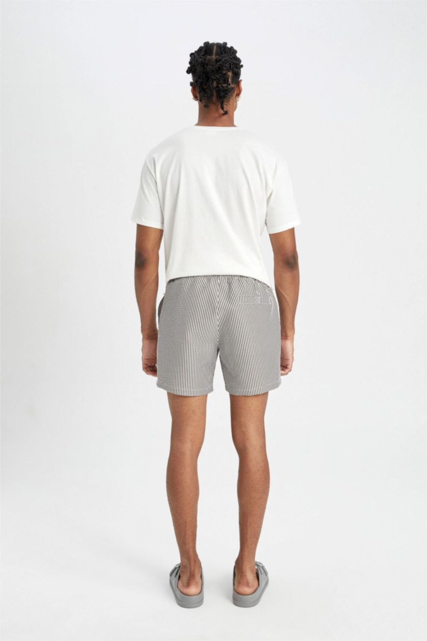 رجال كاكي شورت بحر قصير مخطط