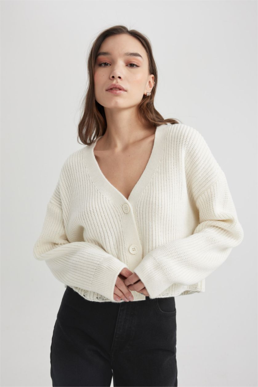 Kadın Ekru Regular Fit V Yaka Düğmeli Triko Hırka