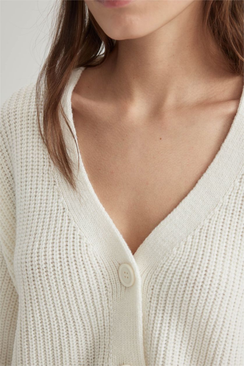 Kadın Ekru Regular Fit V Yaka Düğmeli Triko Hırka