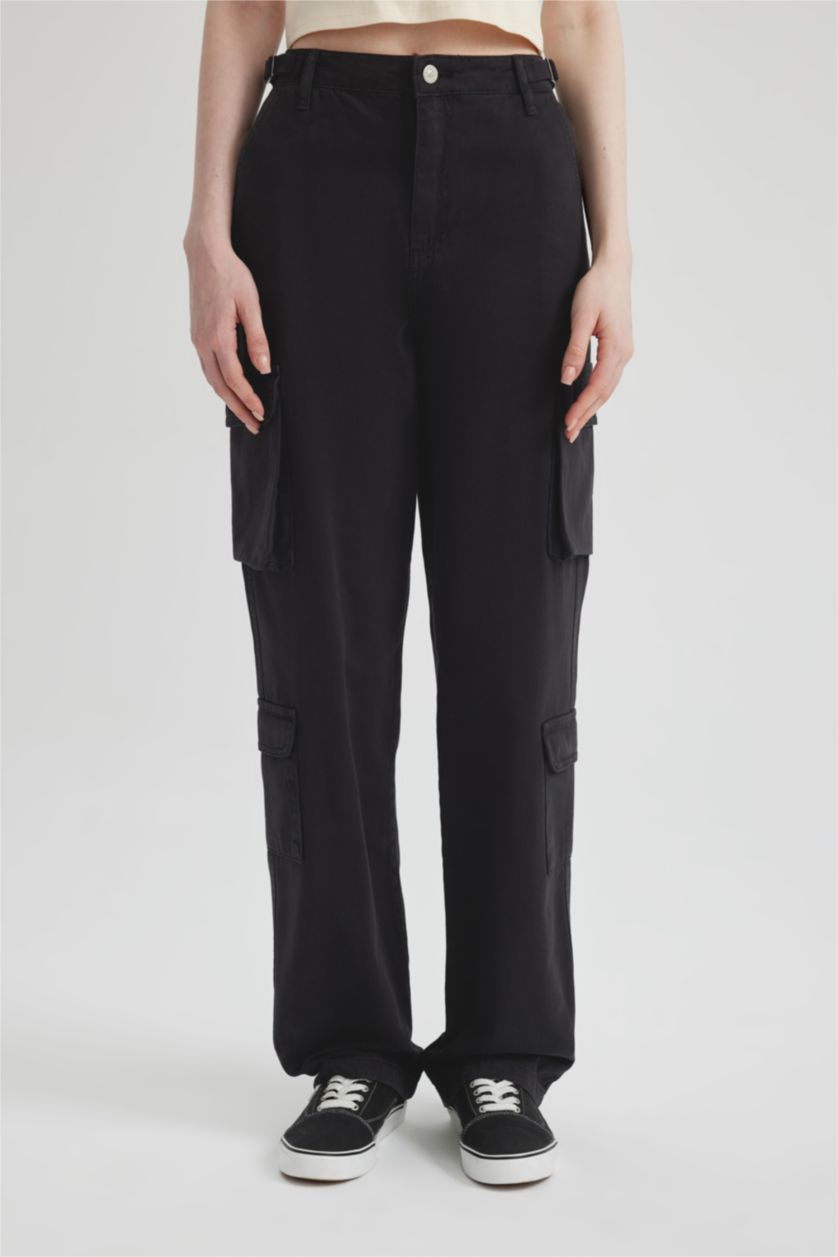 WOMAN Black Straight Fit Cargo pants