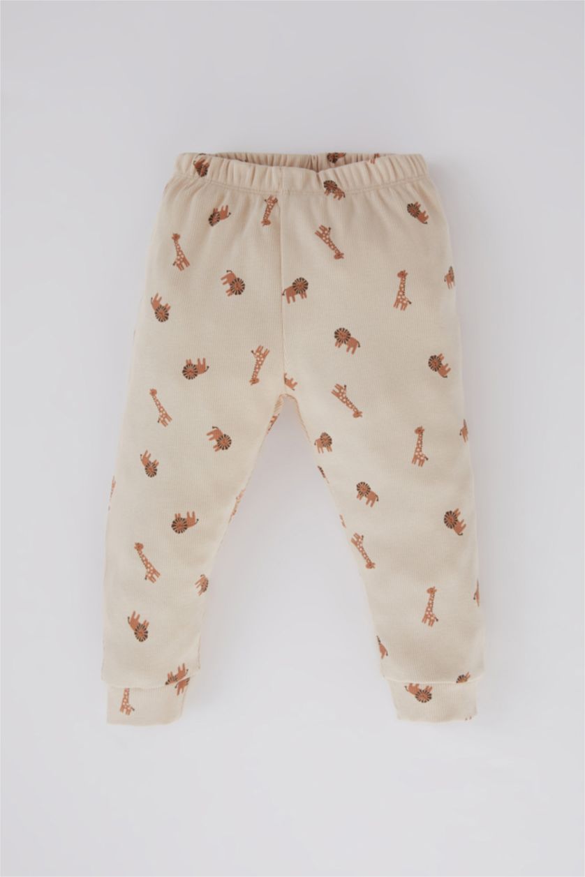 طفل صغير بيج فاتح طقم بيجاما بيبي اولادي قصة عادية بطبعة سفاري - قطعتين