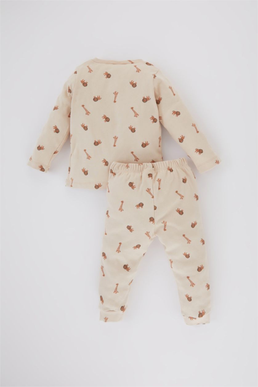 طفل صغير بيج فاتح طقم بيجاما بيبي اولادي قصة عادية بطبعة سفاري - قطعتين