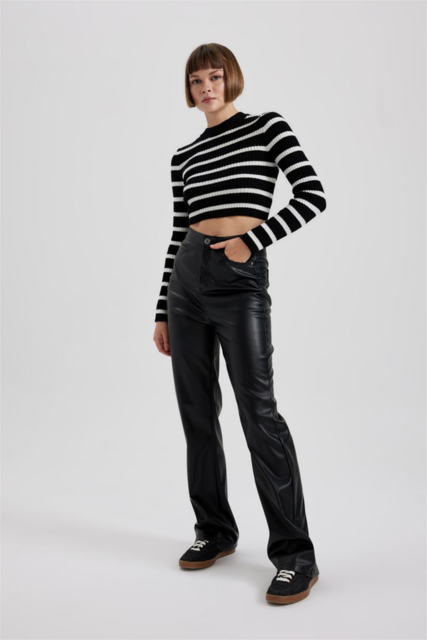 حريمي بيج فاتح بلوفر تريكو سليم فيت برقبة مستديرة