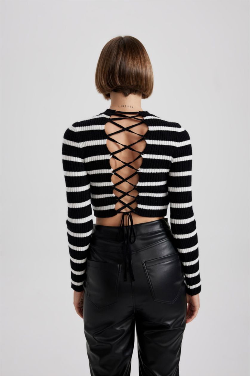 حريمي بيج فاتح بلوفر تريكو سليم فيت برقبة مستديرة