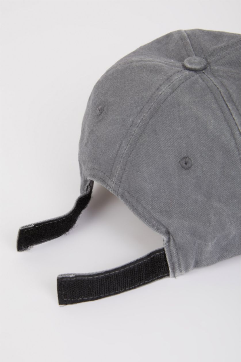 نساء أسود قبعة مظهر جينز