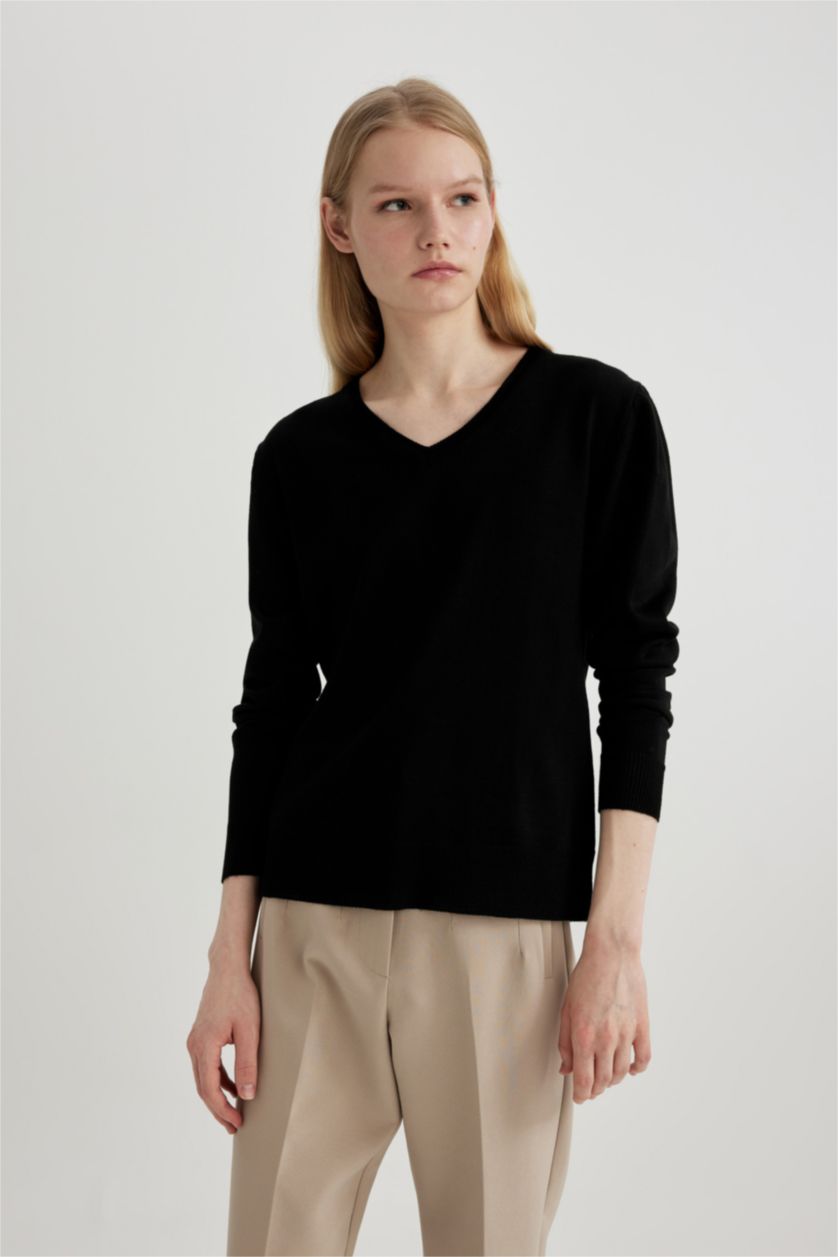 Women Black Regular Fit Knitwear Pullover