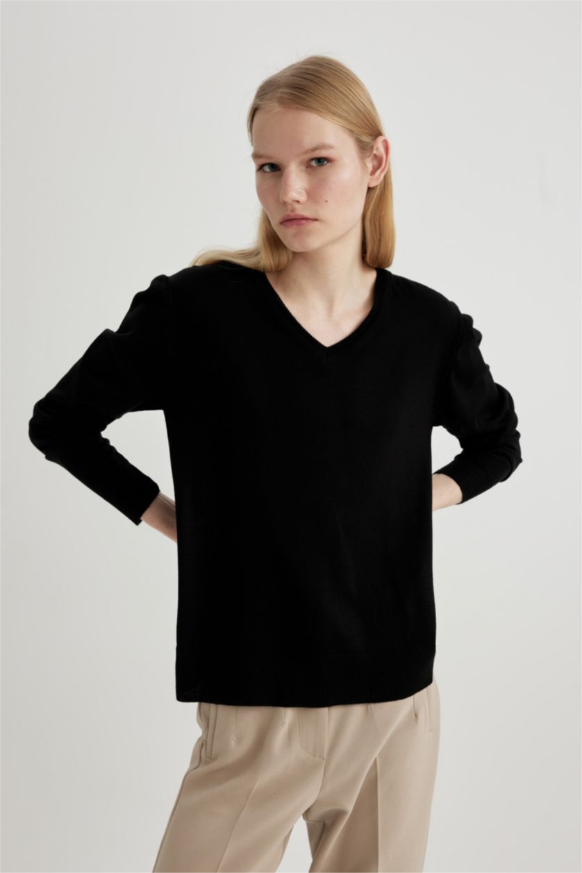 Women Black Regular Fit Knitwear Pullover