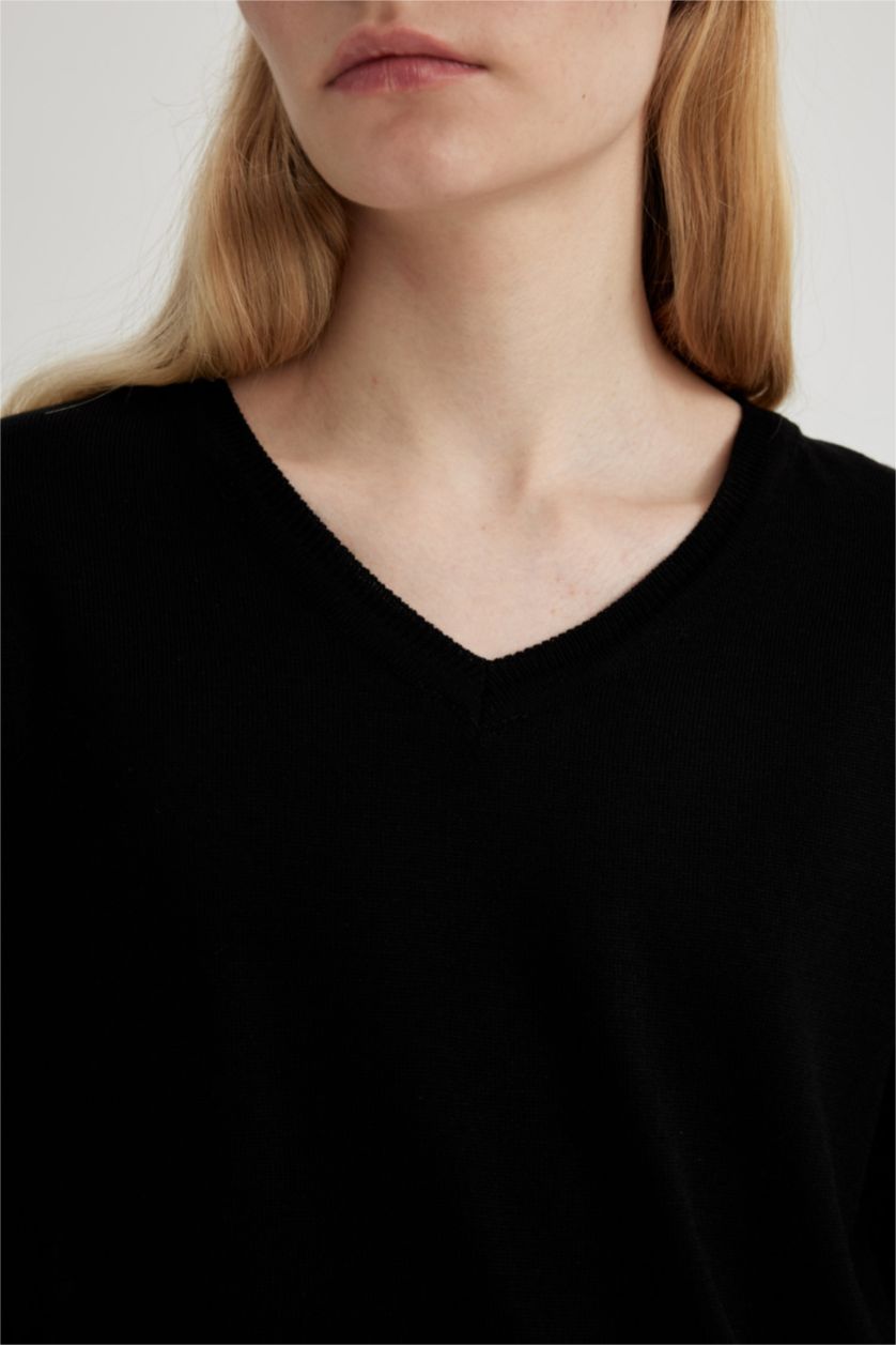 Women Black Regular Fit Knitwear Pullover