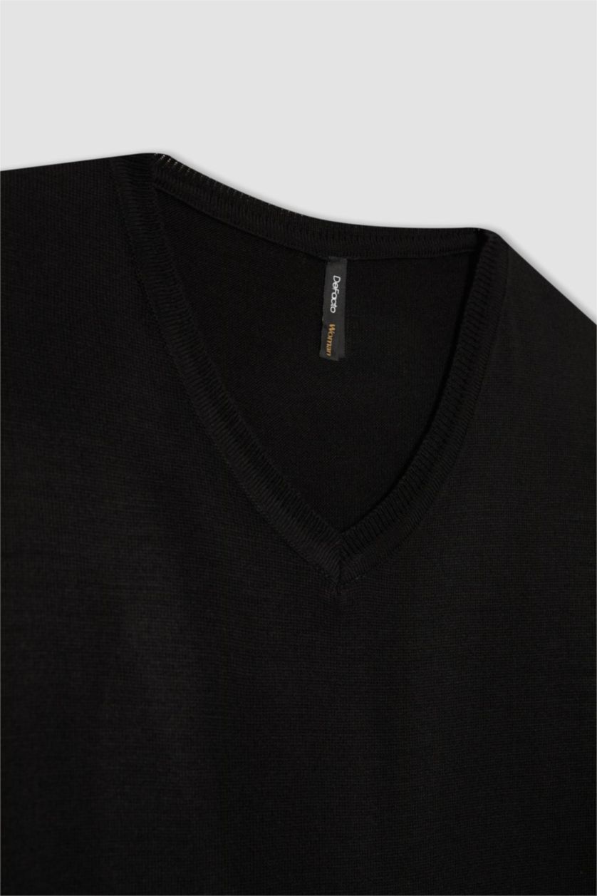 Women Black Regular Fit Knitwear Pullover