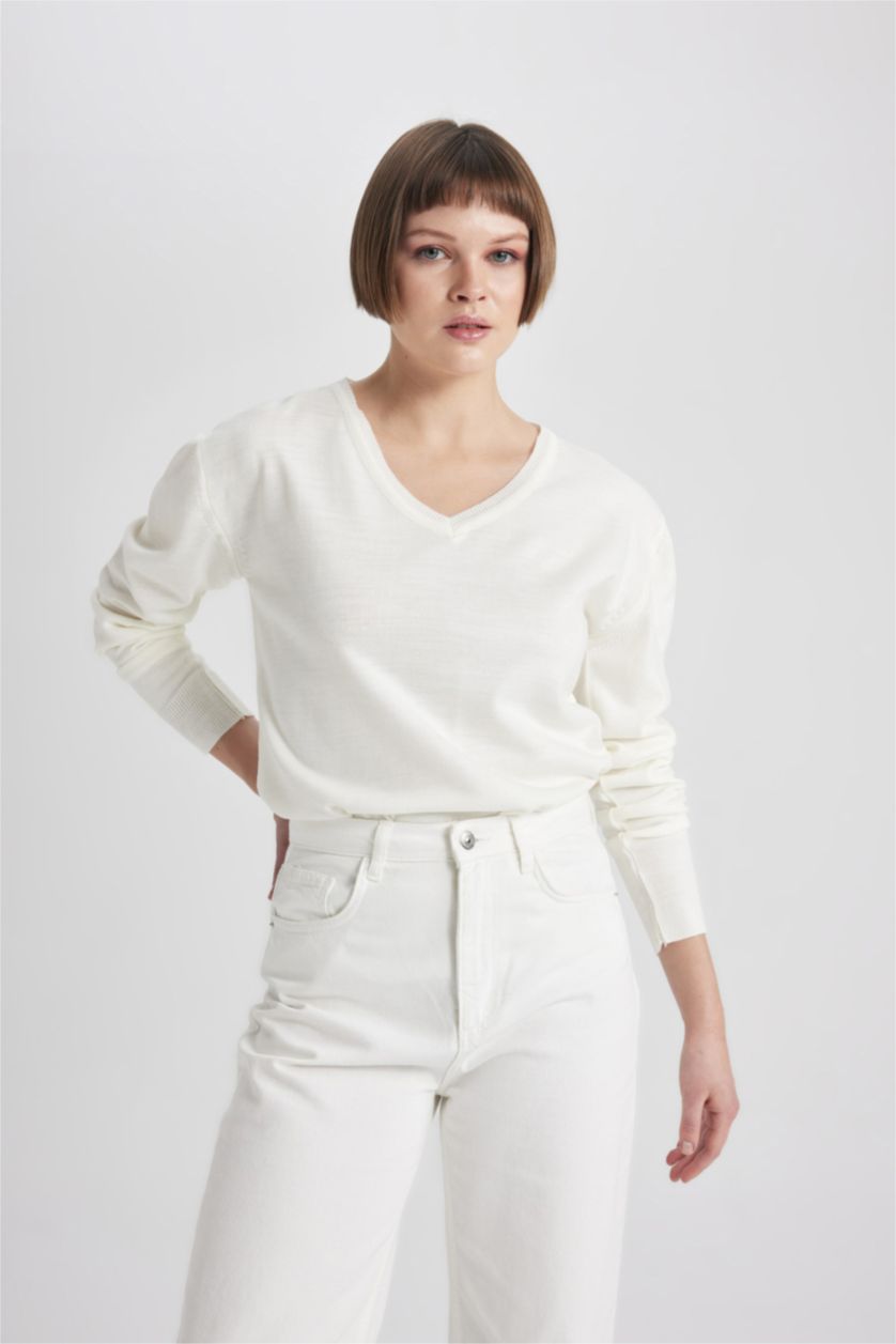 Kadın Ekru Regular Fit V Yaka Triko Kazak