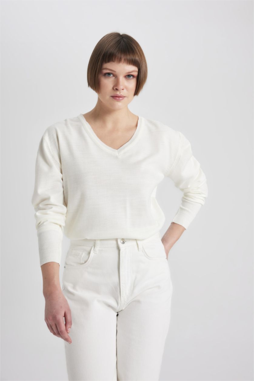 Kadın Ekru Regular Fit V Yaka Triko Kazak
