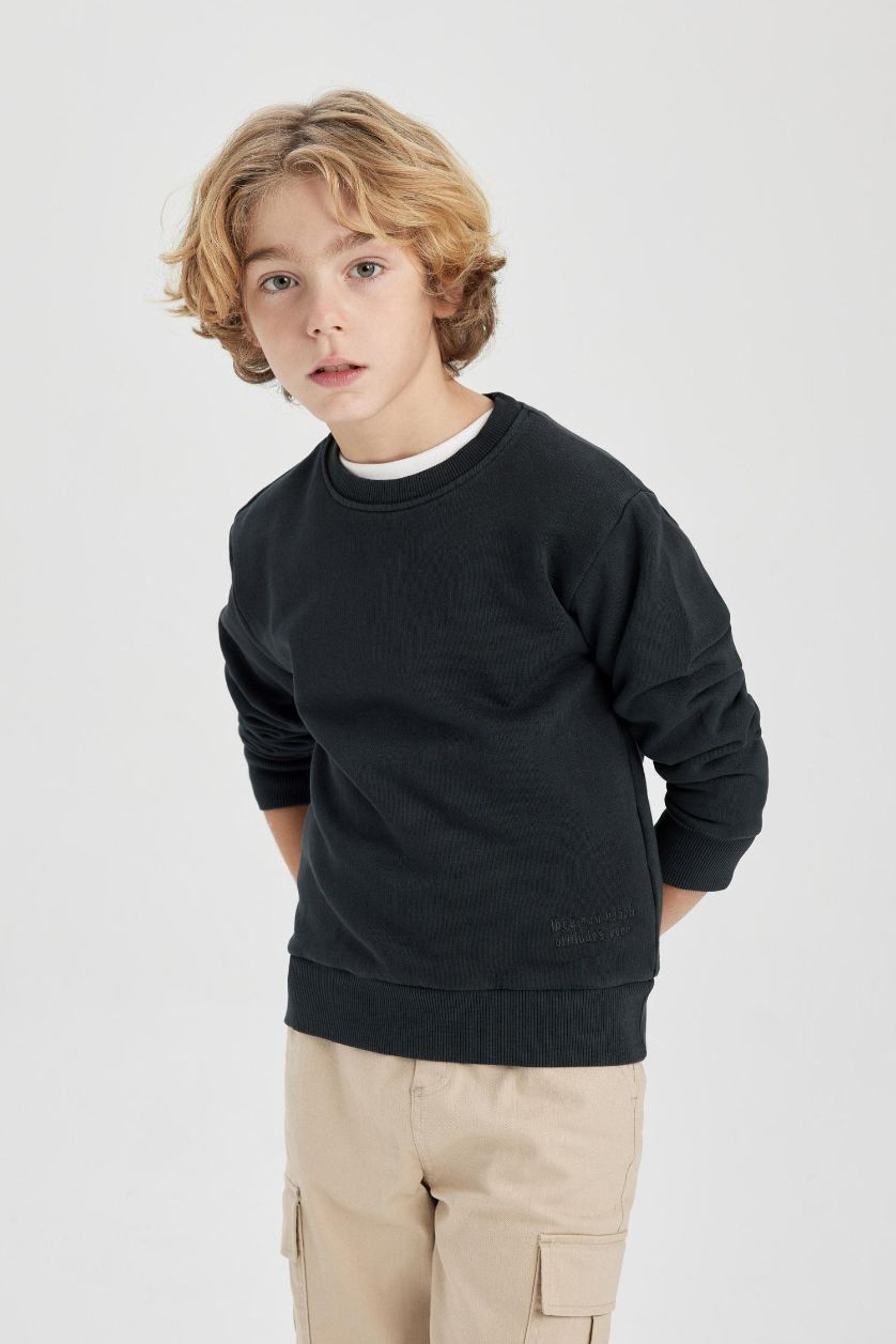 أولادي أنثرا سويت شيرت اولادي قصة عادية بجيب وتأثير باهت