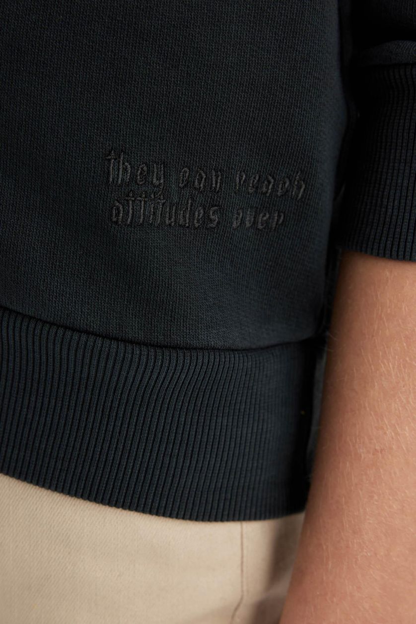 أولادي أنثرا سويت شيرت اولادي قصة عادية بجيب وتأثير باهت