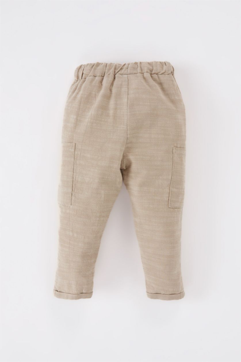 طفل صغير اللون الرملي بنطلون بيبي اولادي قصة عادية