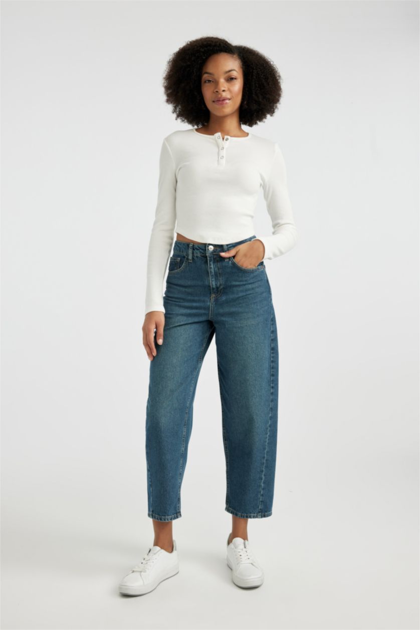 حريمي أزرق غامق بنطلون جينز كاروت فيت وخصر عالي