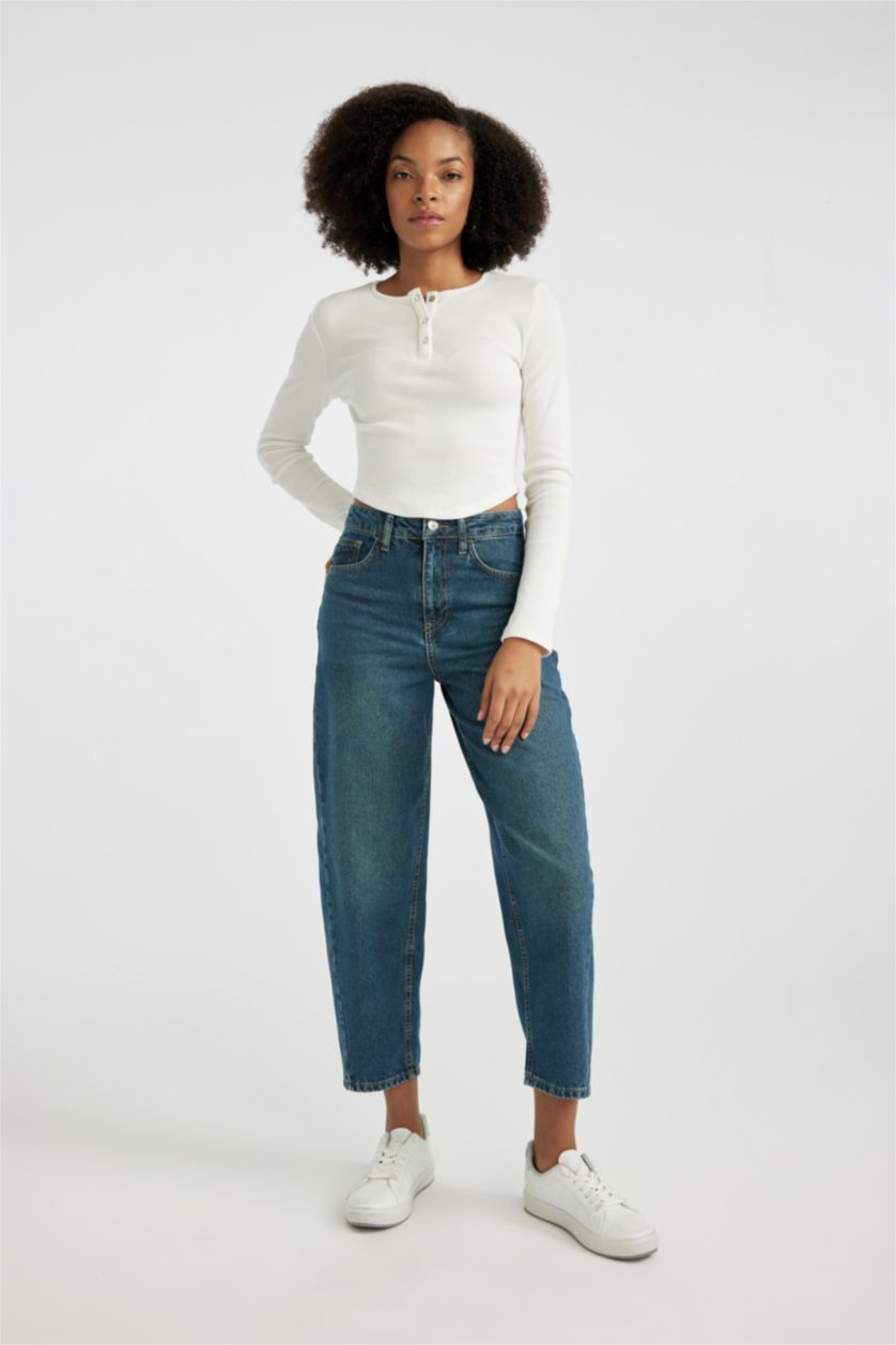 حريمي أزرق غامق بنطلون جينز كاروت فيت وخصر عالي