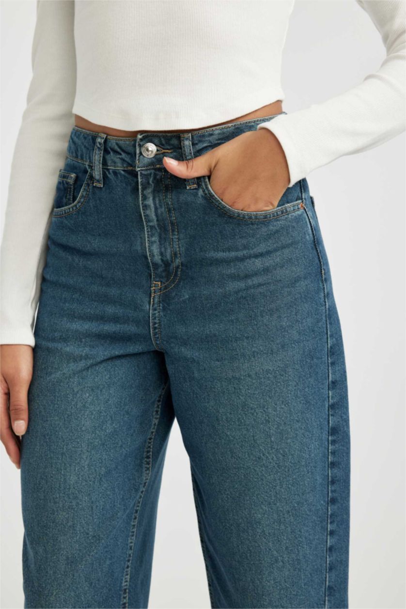 حريمي أزرق غامق بنطلون جينز كاروت فيت وخصر عالي