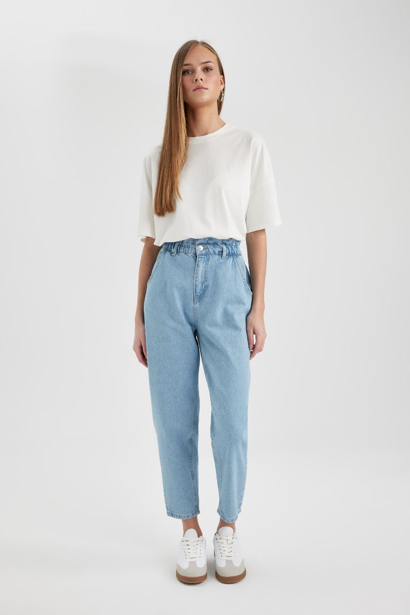 حريمي نيلي فاتح بنطلون جينز بيبرباج بخصر عالي وقصة مستقيمة