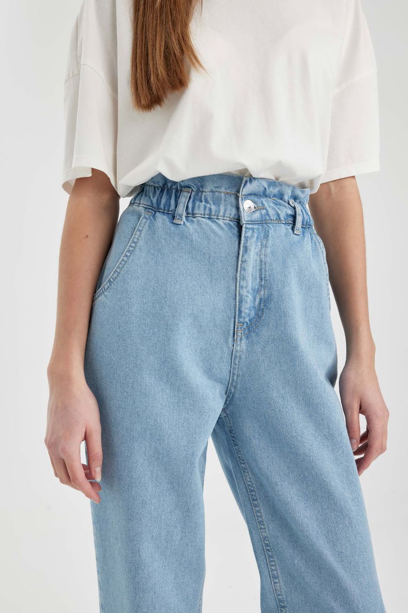 حريمي نيلي فاتح بنطلون جينز بيبرباج بخصر عالي وقصة مستقيمة