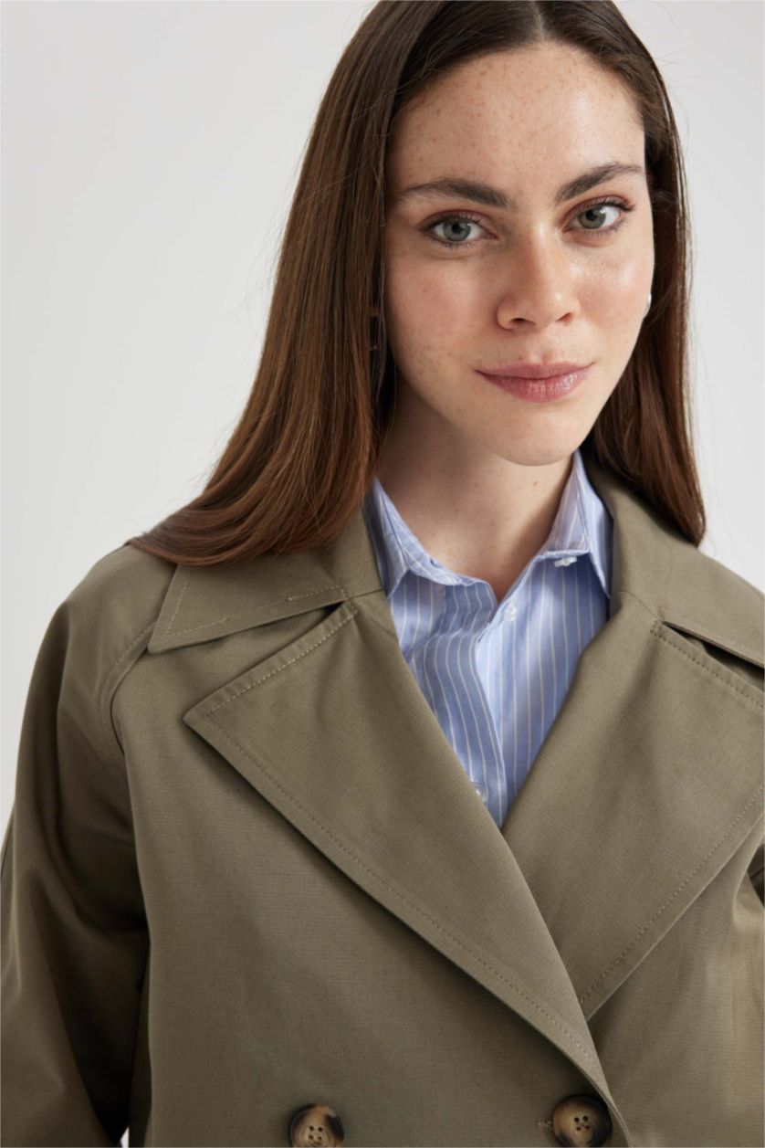 Kadın Haki Mevsimlik Kısa Trençkot Kruvaze Yaka Düğmeli Apoletli