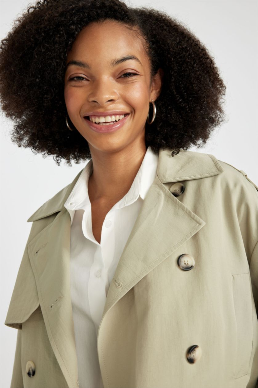 نساء كاكي فاتح ترانش كوت كروب قصير قصة عادية