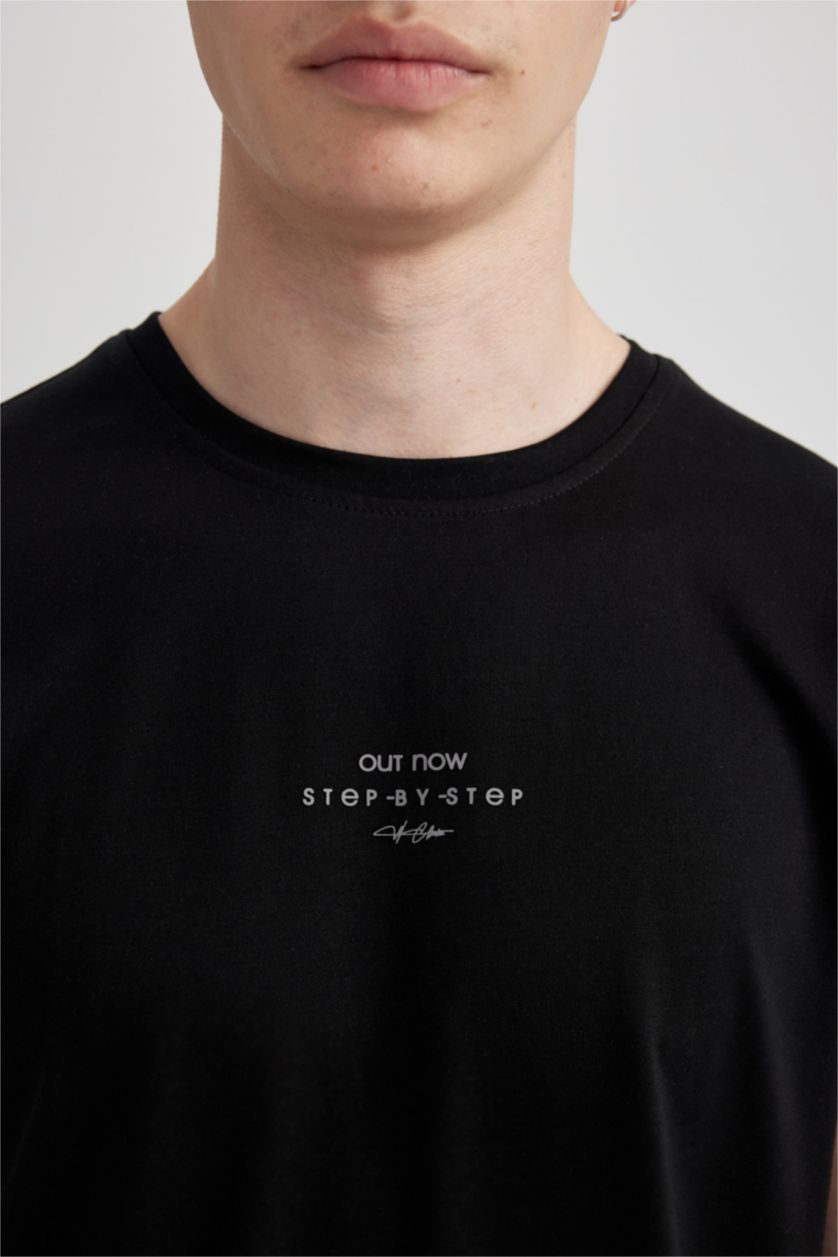 Man Black Long Muscle Fit Crew Neck Printed Short Sleeve T-Shirt