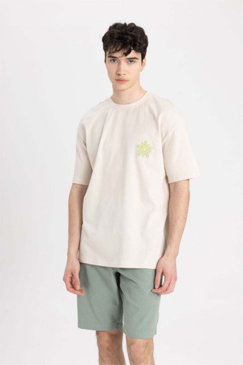 رجال اللون الرملي تيشيرت نص ردن اوفر سايز بطبعة من الخلف