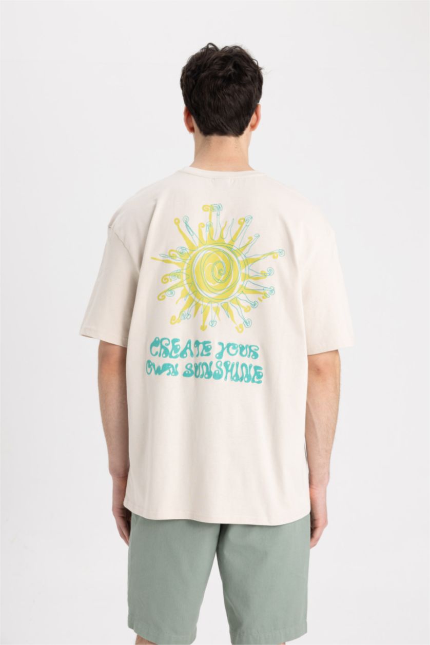 رجال اللون الرملي تيشيرت نص ردن اوفر سايز بطبعة من الخلف