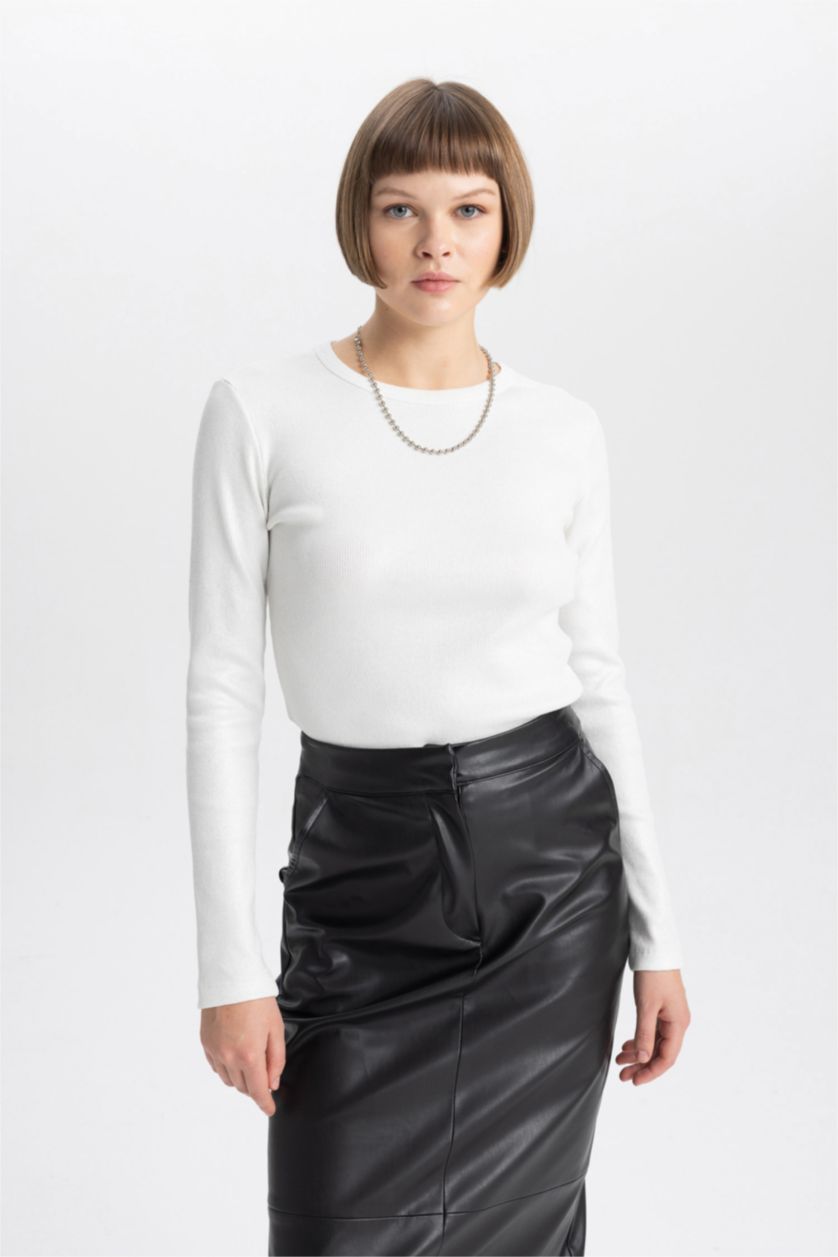 حريمي بيج فاتح تيشيرت كم طويل سليم فيت برقبة مستديرة