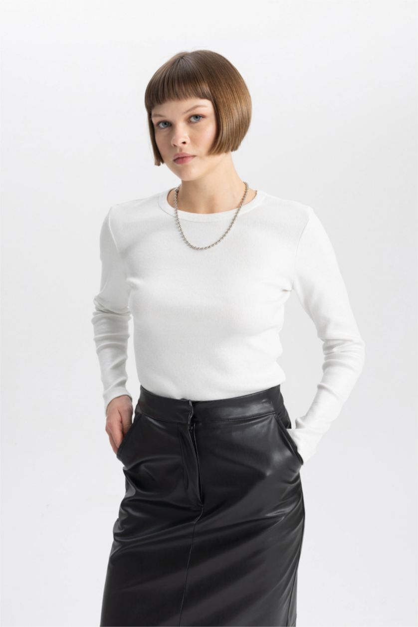 حريمي بيج فاتح تيشيرت كم طويل سليم فيت برقبة مستديرة