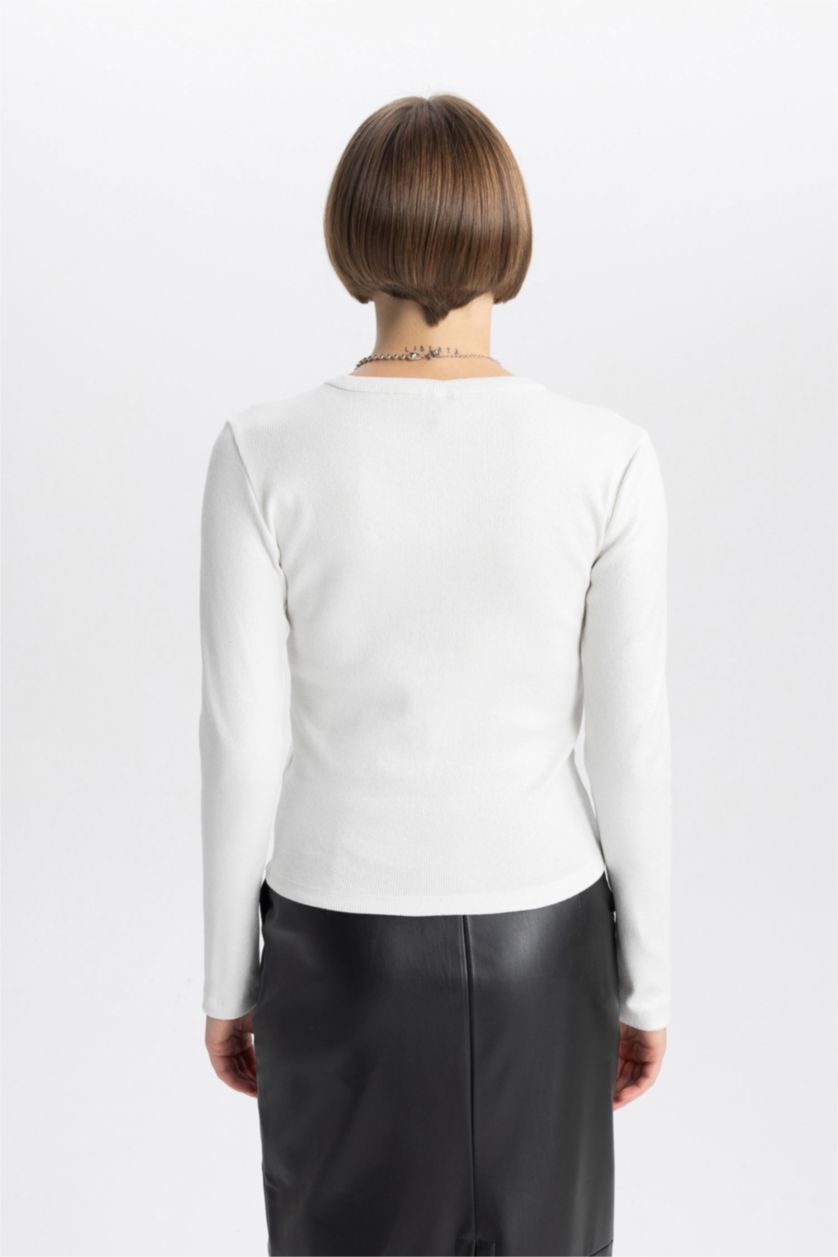 حريمي بيج فاتح تيشيرت كم طويل سليم فيت برقبة مستديرة