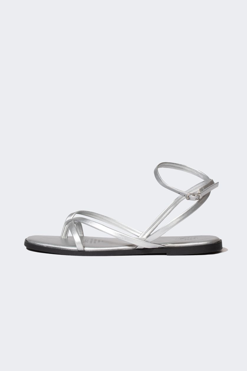 حريمي رمادي فاتح صندل حريمي رمادي بكعب مسطح