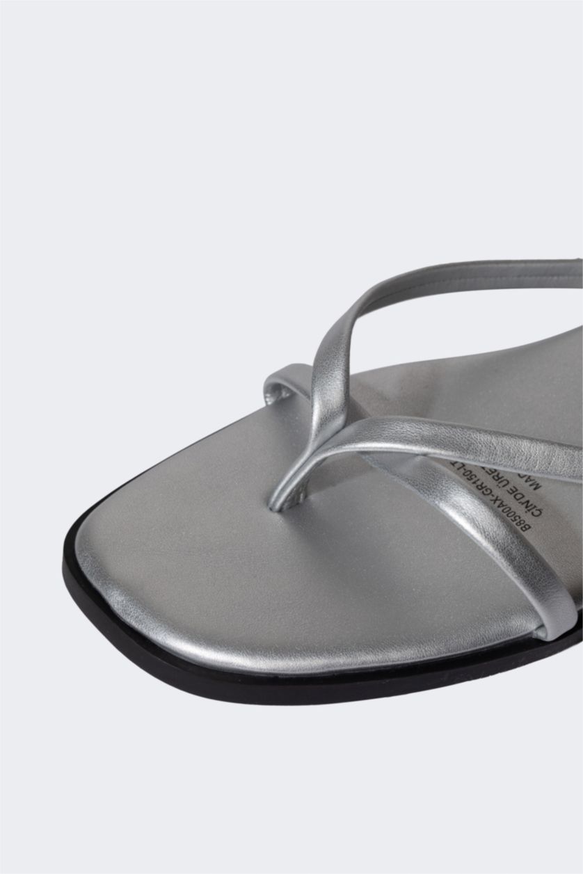 حريمي رمادي فاتح صندل حريمي رمادي بكعب مسطح