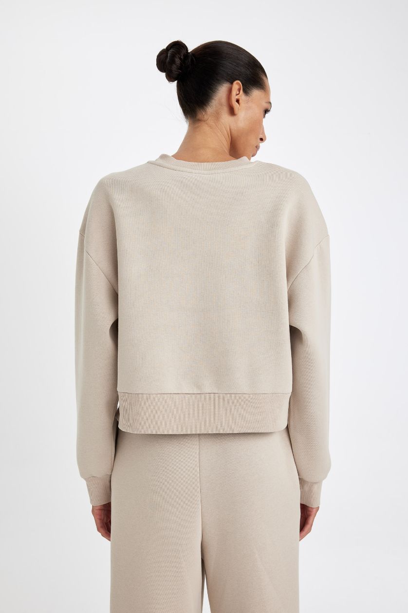 نساء اللون الرملي سويت شيرت واسع سامبل ثقيل برقبة مستديرة