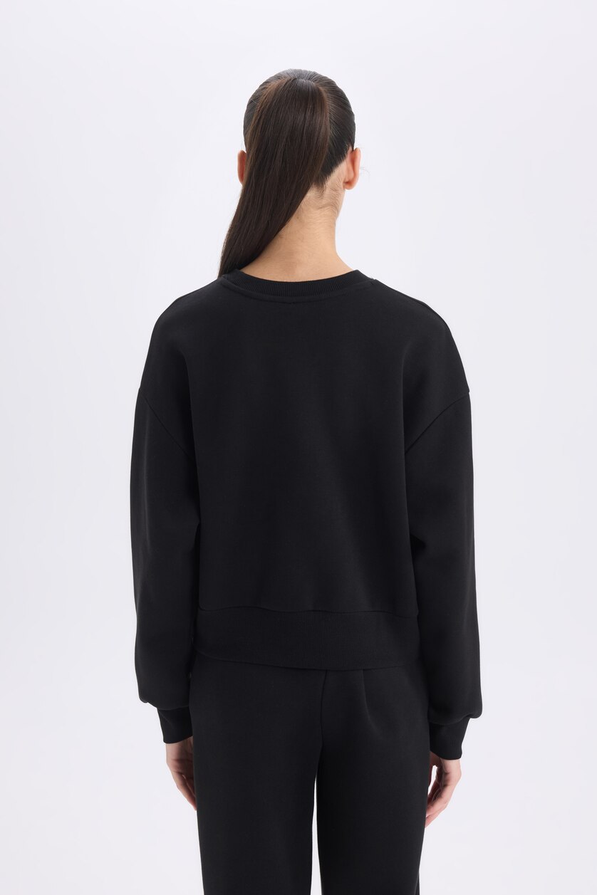 نساء أسود Boxy Fit Crew Neck Thick Basic Sweatshirt