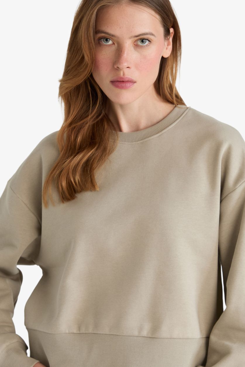 Woman Light Khaki Boxy Fit Basic Sweatshirt