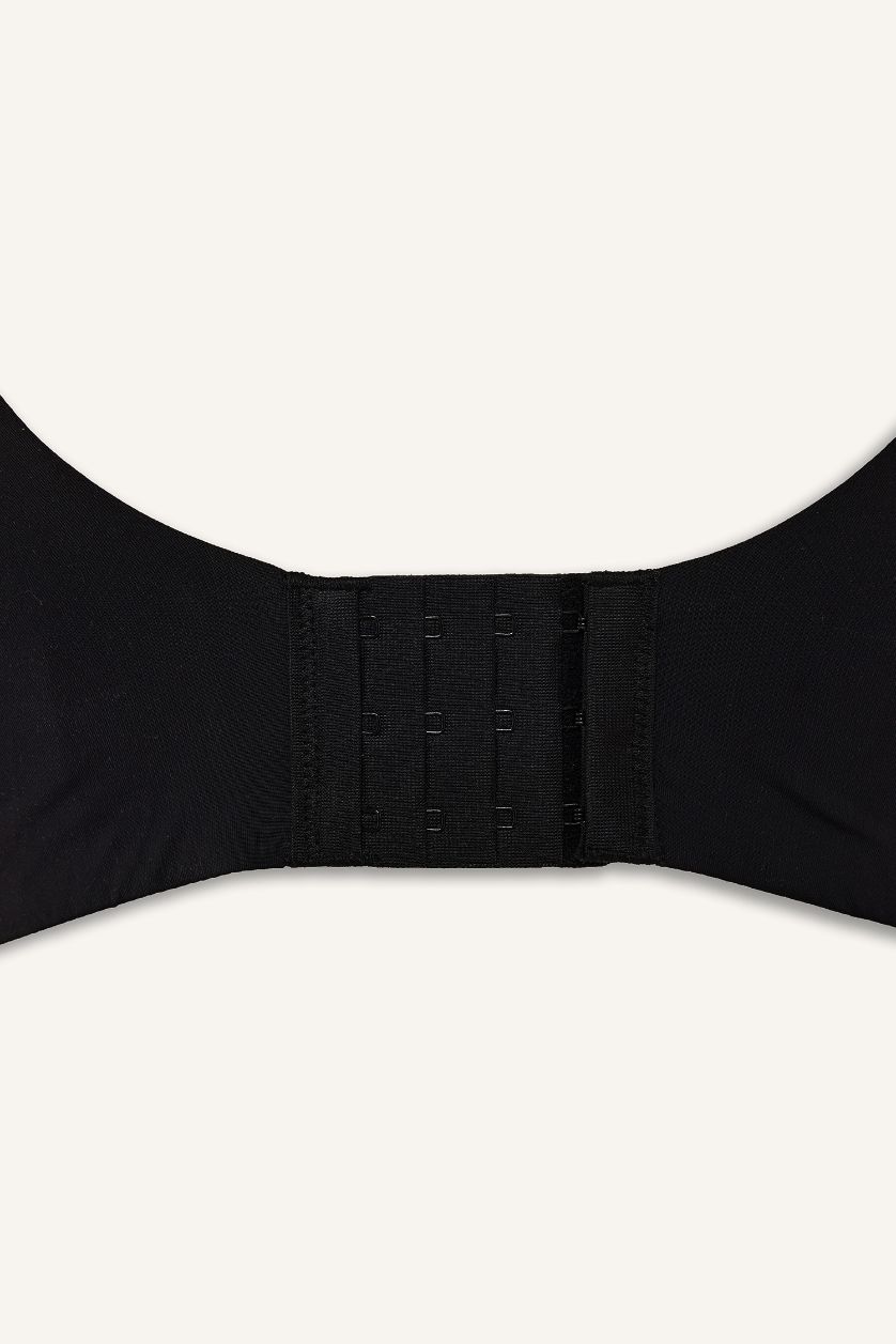 Woman Black Fall in Love With Pad Bra