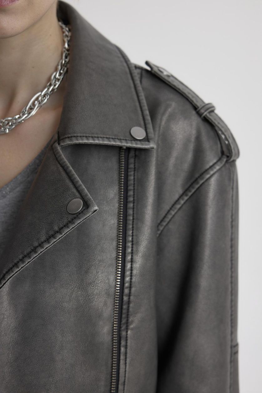 Kadın Antrasit Regular Kalıp Fermuarlı Eskitme Suni Deri Kısa Bomber Ceket