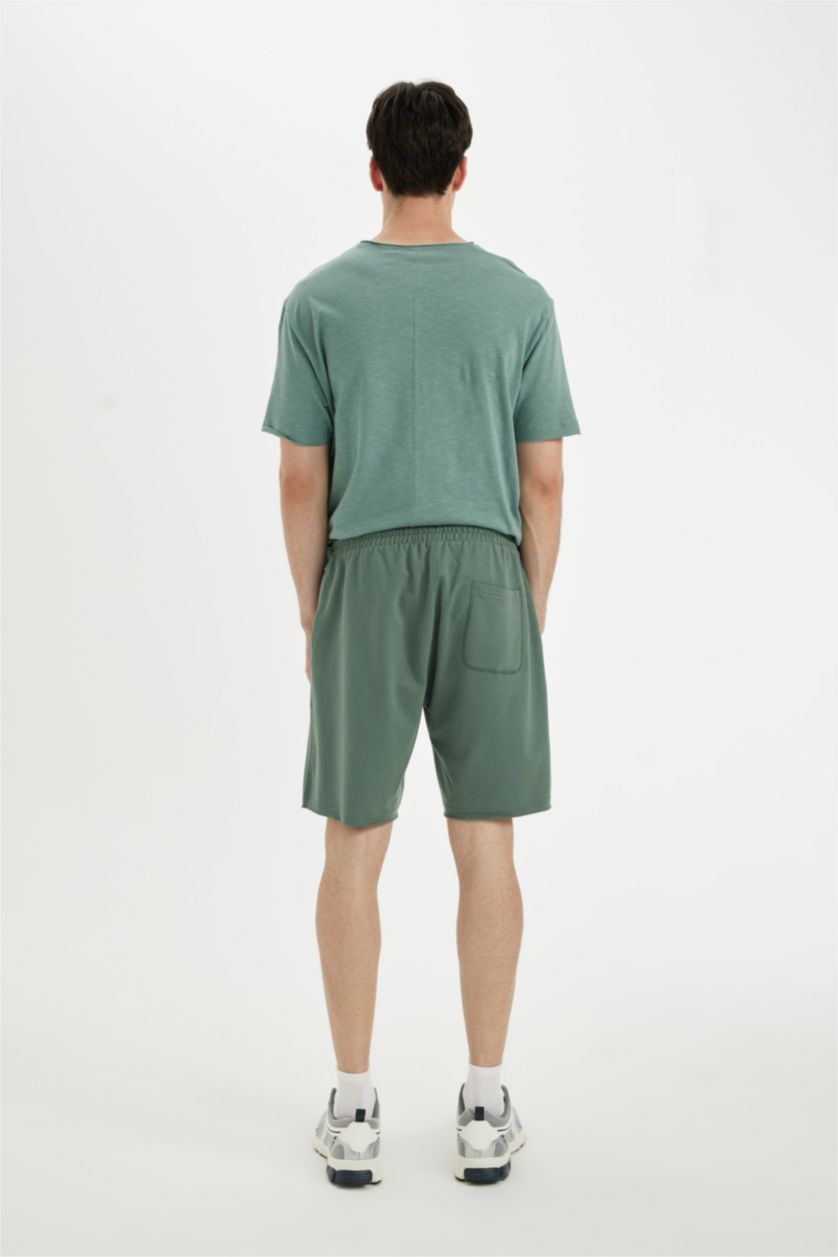 HOMME Vert Short Coupe slim raccourcie