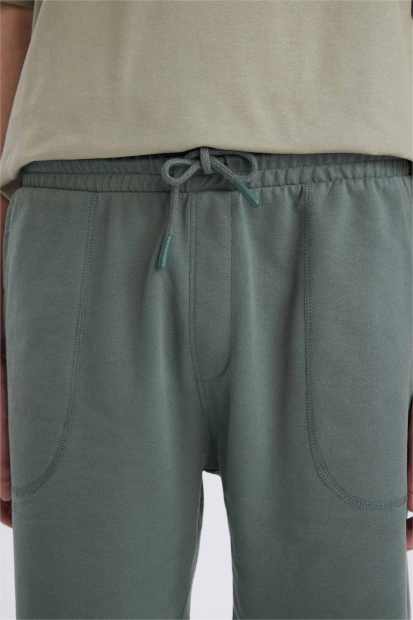 Erkek Yeşil %100 Pamuk Slim Fit Dar Kesim Dar Paça Cepli Basic Düz Şort