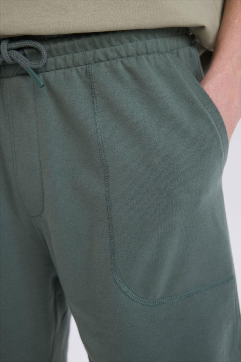 Erkek Yeşil %100 Pamuk Slim Fit Dar Kesim Dar Paça Cepli Basic Düz Şort