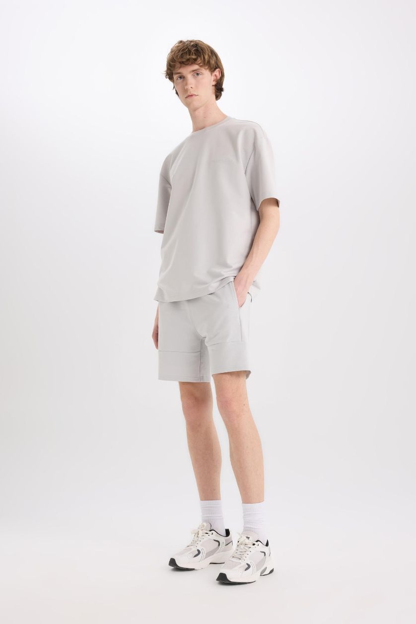 Erkek Açık Gri Slim Fit Dar Kesim Dar Paça Basic Düz Şort