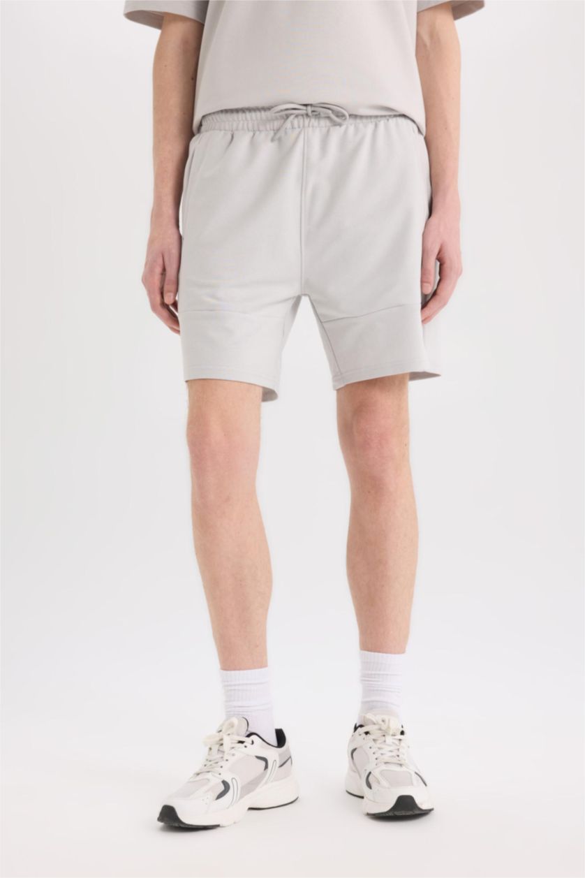 Erkek Açık Gri Slim Fit Dar Kesim Dar Paça Basic Düz Şort