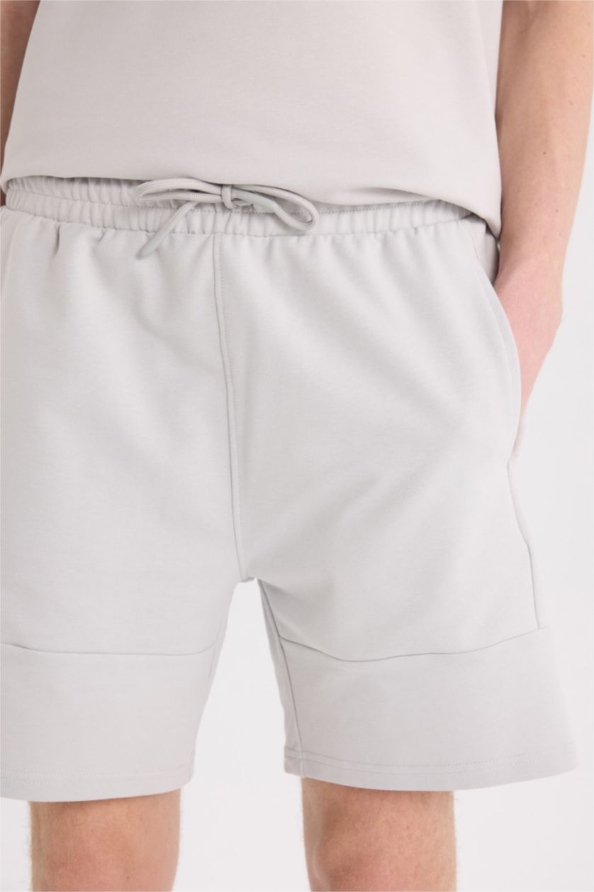 Erkek Açık Gri Slim Fit Dar Kesim Dar Paça Basic Düz Şort