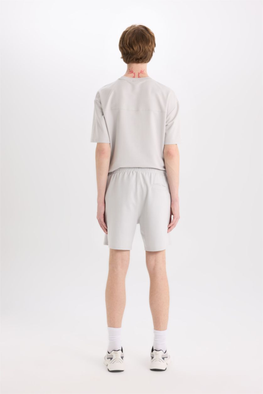 Erkek Açık Gri Slim Fit Dar Kesim Dar Paça Basic Düz Şort