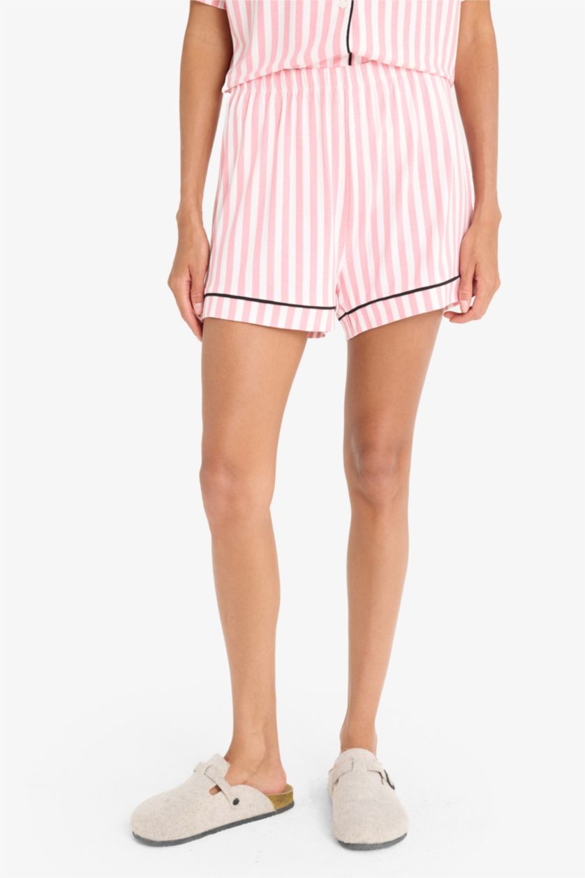 حريمي اوف وايت طقم بيجاما مخطط شورت وتيشيرت من Fall in Love - قطعتين