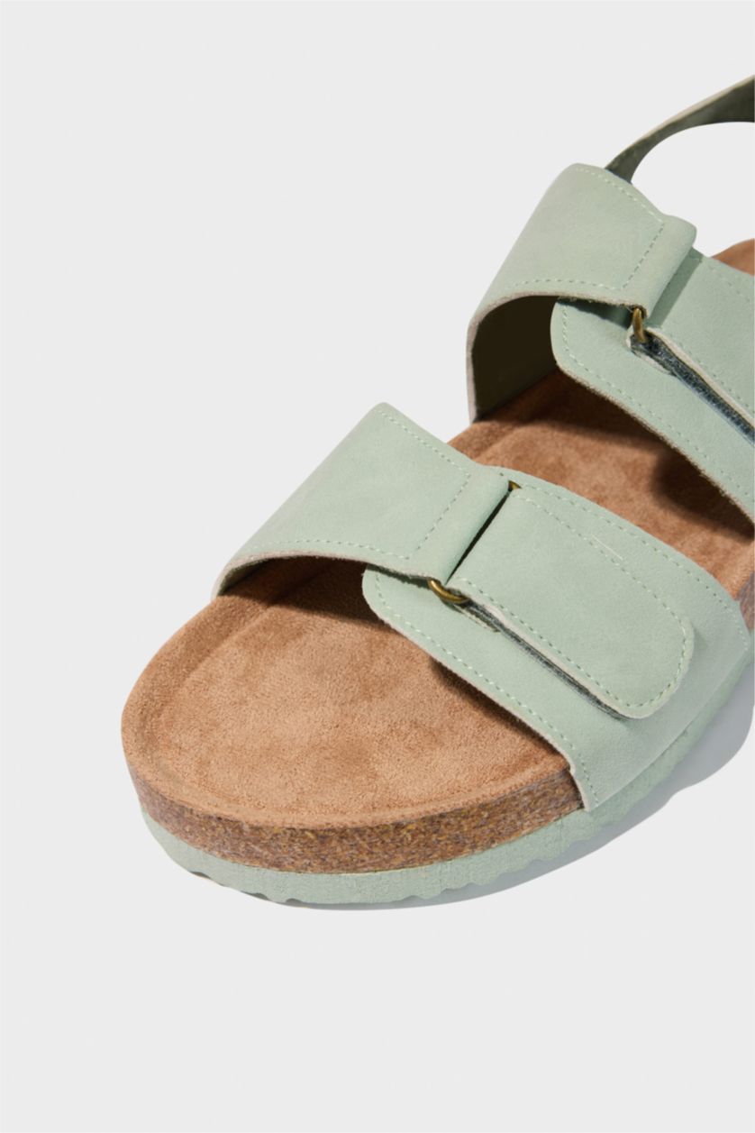 Kız Çocuk - Genç Kız Açık Yeşil Cırt Cırtlı Düz Taban Suni Deri Sandalet Kız Çocuk